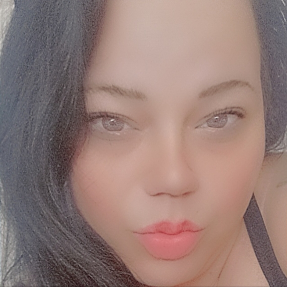 Meet your Posher, Elizabeth - Picture 2 of 4